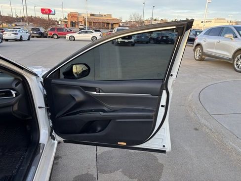 Used 2018 Toyota Camry XSE image 21