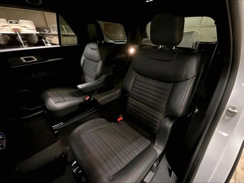 New 2026 Ford Explorer ST-Line w/ ST-Line Street Pack AWD/4WD image 10