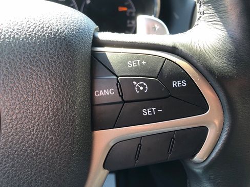 Used 2016 Jeep Grand Cherokee Laredo 75th Anniversary image 32