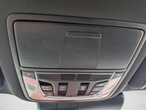 Used 2025 Acura RDX SH-AWD image 16