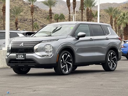 Used 2024 Mitsubishi Outlander SE Black Edition image 7