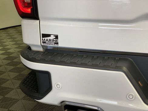 Used 2023 GMC Sierra 1500 AT4 w/ Technology Package AWD/4WD image 39