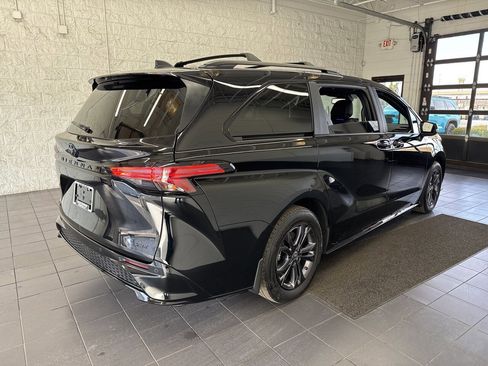 Certified 2025 Toyota Sienna XSE image 8