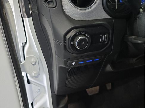 Used 2025 Jeep Wrangler Unlimited Sahara AWD/4WD image 10