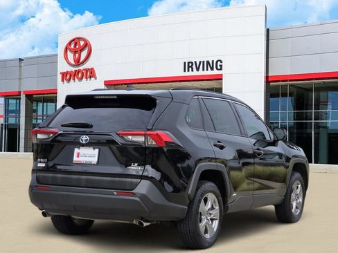 Used 2024 Toyota RAV4 LE AWD/4WD image 4