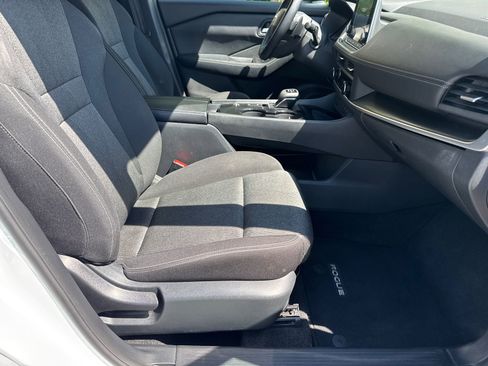 Used 2025 Nissan Rogue SV image 13