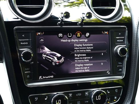 Used 2020 Bentley Bentayga Design Series image 51