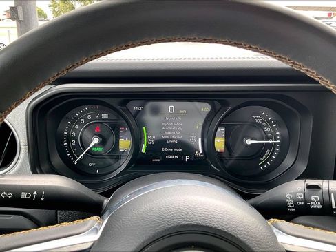 Used 2024 Jeep Wrangler Unlimited Sahara AWD/4WD image 29