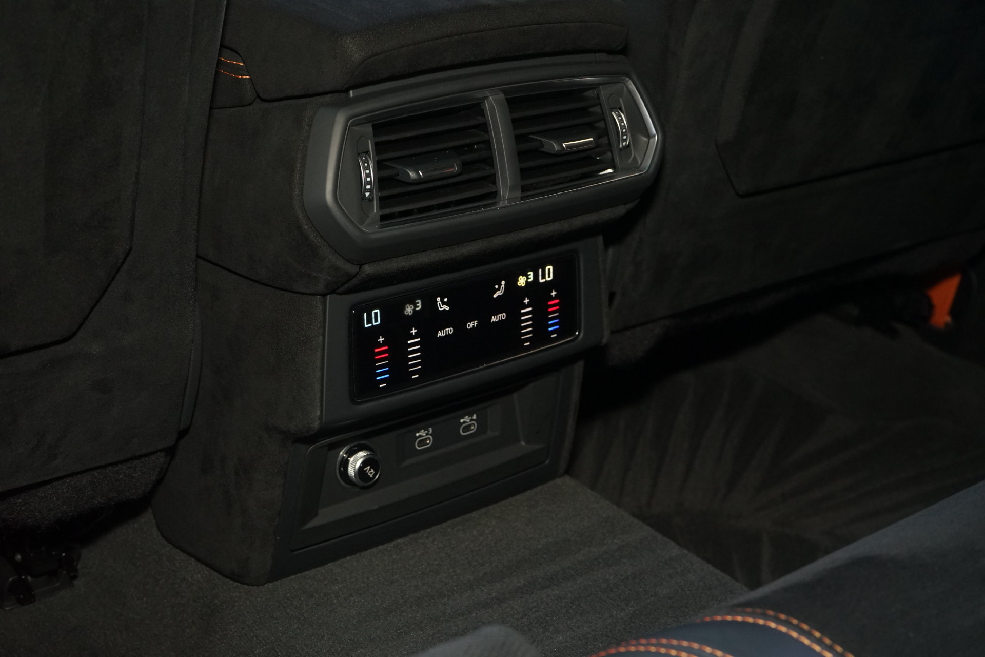 Used 2024 Lamborghini Urus Performante AWD/4WD image 32