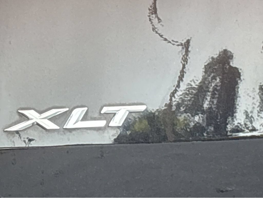 Used 2020 Ford Explorer XLT w/ Comfort Package AWD/4WD image 18