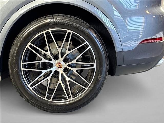 Used 2026 Porsche Cayenne AWD/4WD image 24