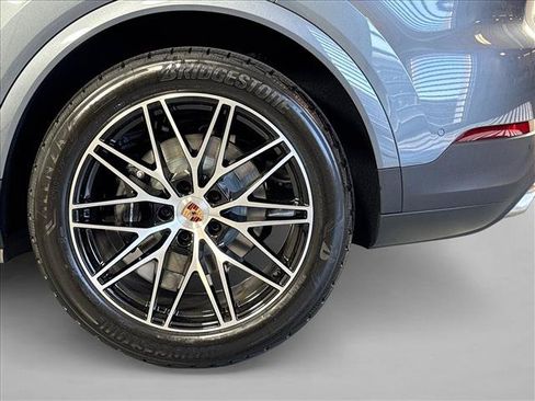 Used 2026 Porsche Cayenne AWD/4WD image 24