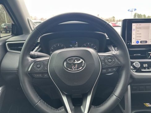 Used 2023 Toyota Corolla Cross LE w/ Moonroof Package image 18