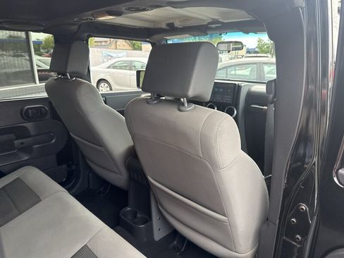 Used 2010 Jeep Wrangler Unlimited Sahara AWD/4WD image 29
