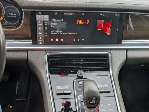 Used 2017 Porsche Panamera 4 image 20