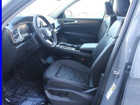Used 2025 Volkswagen Atlas SE image 15