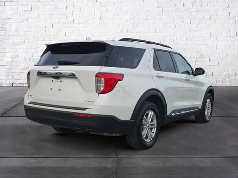 Used 2022 Ford Explorer XLT image 3