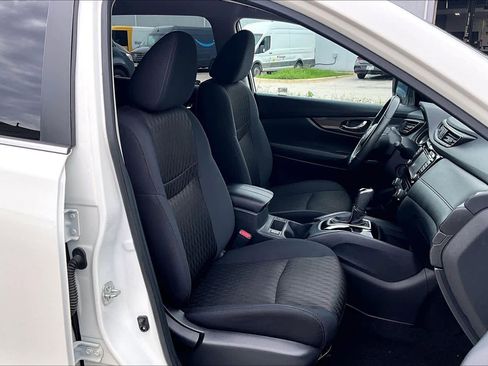 Certified 2017 Nissan Rogue SV w/ SV Premium Package FWD image 9