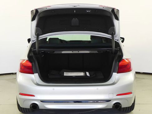 Used 2019 BMW 530e w/ Premium Package image 10