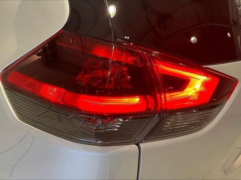 Used 2020 Nissan Rogue SL AWD/4WD image 24