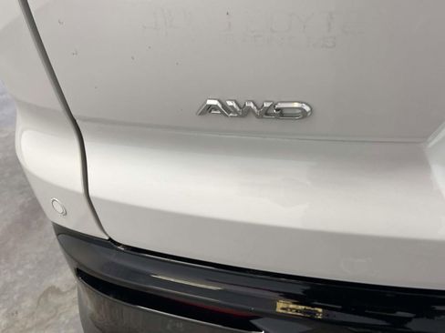 Used 2025 Toyota Crown Signia w/ Advanced Technology Package image 11