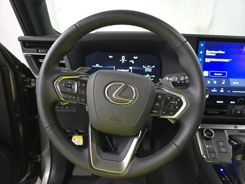 Used 2025 Lexus GX 550 w/ Accessory Package (2T) AWD/4WD image 6