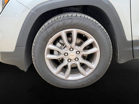 Used 2024 GMC Terrain SLT AWD/4WD image 13