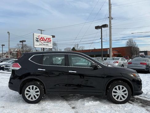 Used 2015 Nissan Rogue S image 2