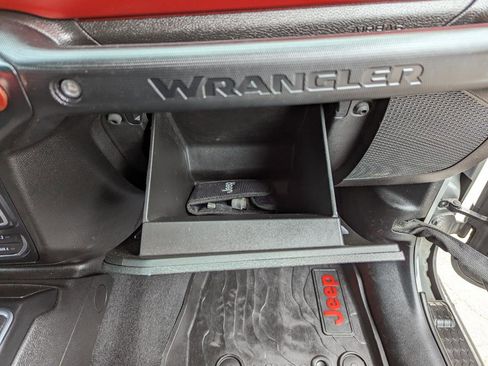 Used 2019 Jeep Wrangler Unlimited Rubicon image 34