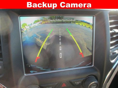 Used 2018 Jeep Grand Cherokee Laredo image 16