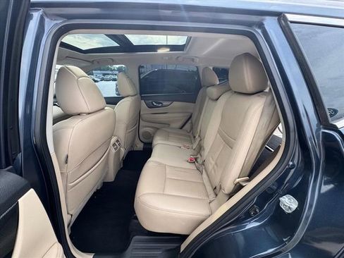 Used 2016 Nissan Rogue SL w/ SL Premium Package FWD image 12
