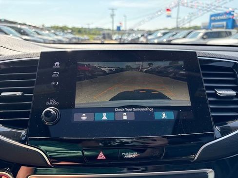 Used 2021 Honda Pilot Touring image 17