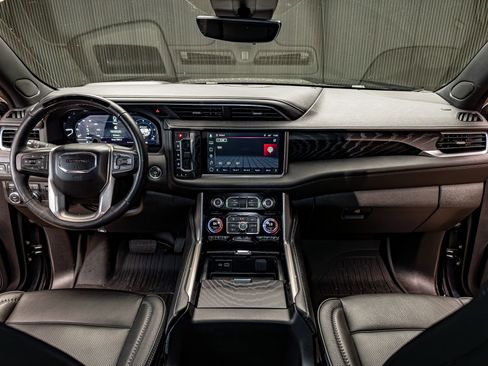 Used 2024 GMC Yukon XL Denali w/ Denali Reserve Package image 15