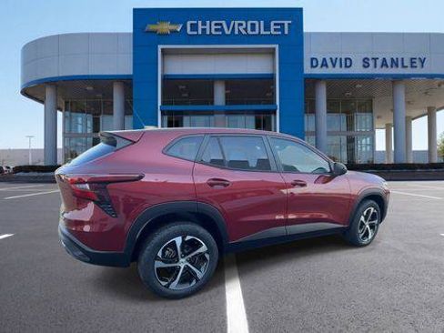 Used 2024 Chevrolet Trax RS w/ Driver Confidence Package FWD image 8