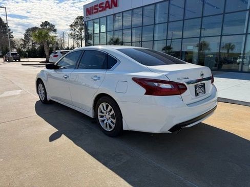 Used 2018 Nissan Altima 2.5 S w/ S Convenience Package image 3