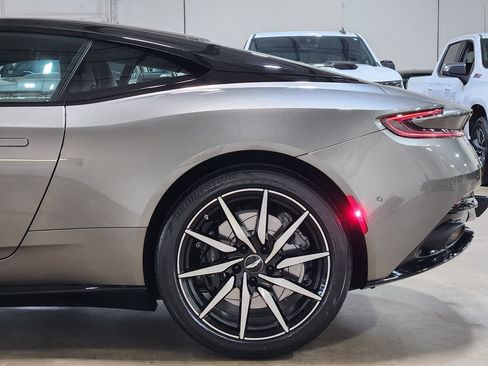Used 2021 Aston Martin DB11 Coupe RWD image 32