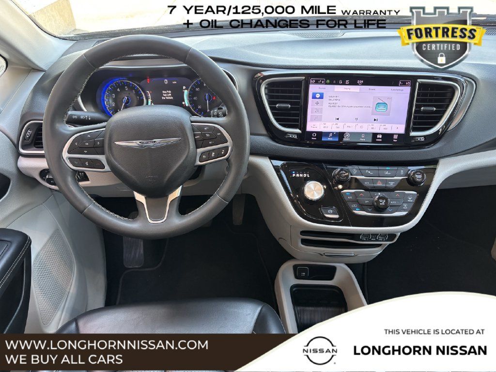 Used 2023 Chrysler Pacifica Touring-L FWD image 10