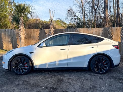 Used 2022 Tesla Model Y Performance image 6