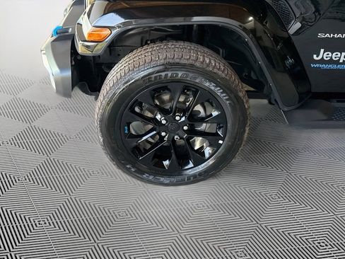 Used 2022 Jeep Wrangler Unlimited Sahara AWD/4WD image 35