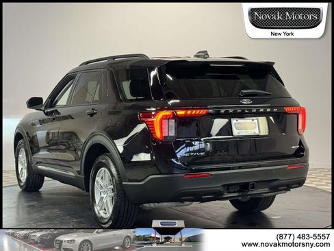 Used 2025 Ford Explorer Active AWD/4WD image 6