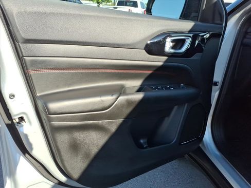 Used 2024 Jeep Compass Trailhawk image 11