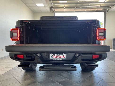 Used 2023 Jeep Gladiator Overland AWD/4WD image 15
