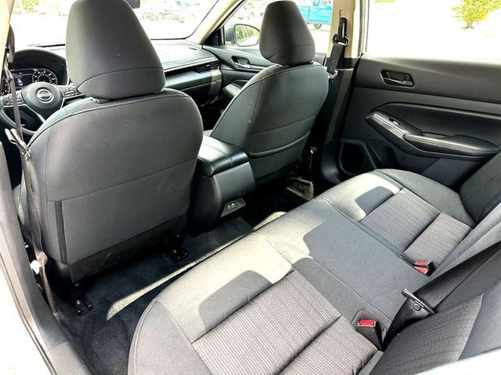 Used 2025 Nissan Altima 2.5 SV FWD image 19