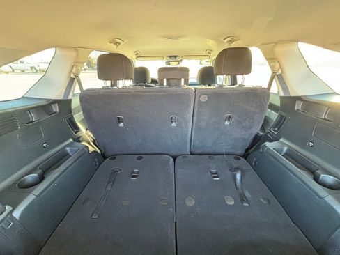 Used 2023 Kia Sorento LX image 11