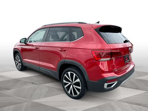 Used 2022 Volkswagen Taos SE w/ Panoramic Sunroof Package FWD image 6