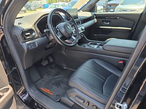 Certified 2025 Honda Pilot TrailSport image 10