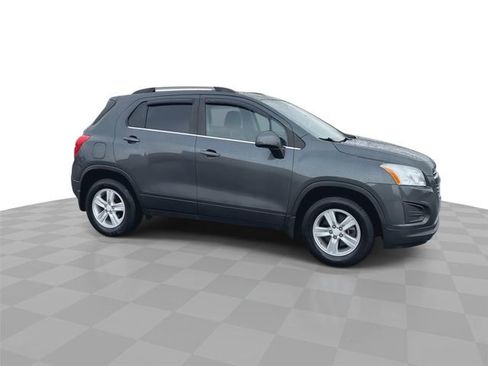 Used 2016 Chevrolet Trax LT w/ LT Convenience Package image 2