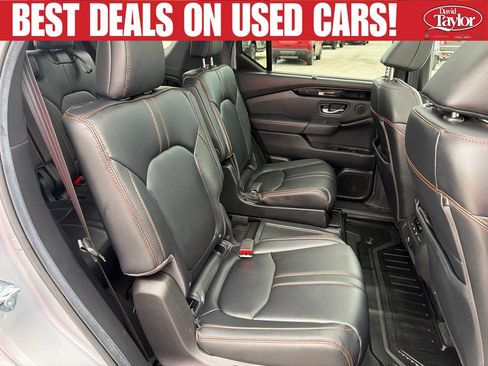 Used 2025 Honda Pilot TrailSport image 39