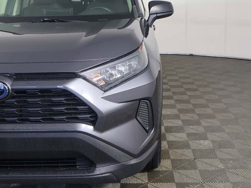 Used 2022 Toyota RAV4 LE image 11