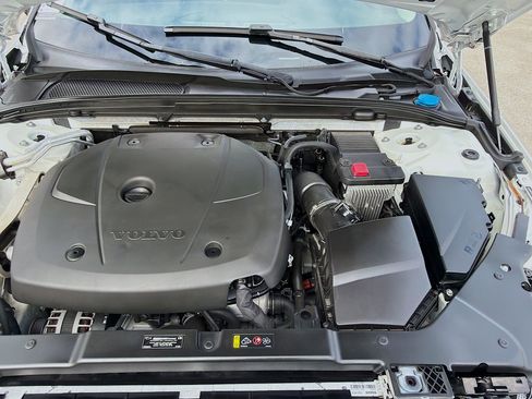 Used 2020 Volvo S60 T5 Momentum image 34